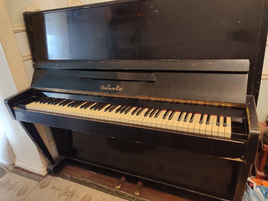 Пианино Октава черного цвета срочно