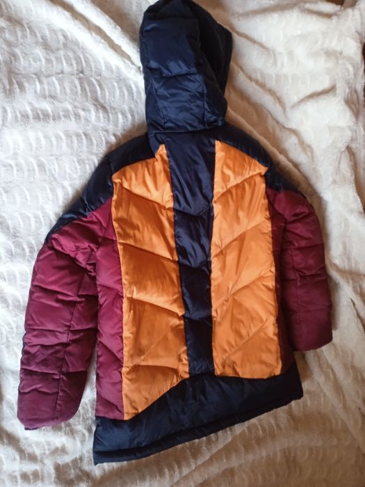 Продам теплую детскую куртку по бирке 11,рукав 53 см,б у.без брака