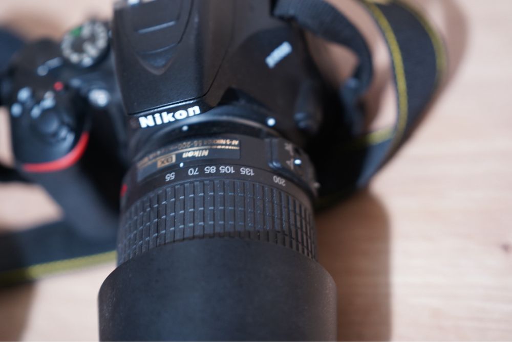 Vand aparat foto Nikon D3500 cu 2 obiective 18-55 si 55-200.