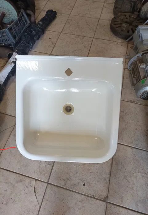 Продам железную раковину  старого типа в хорошом состоянии есть 2 штук