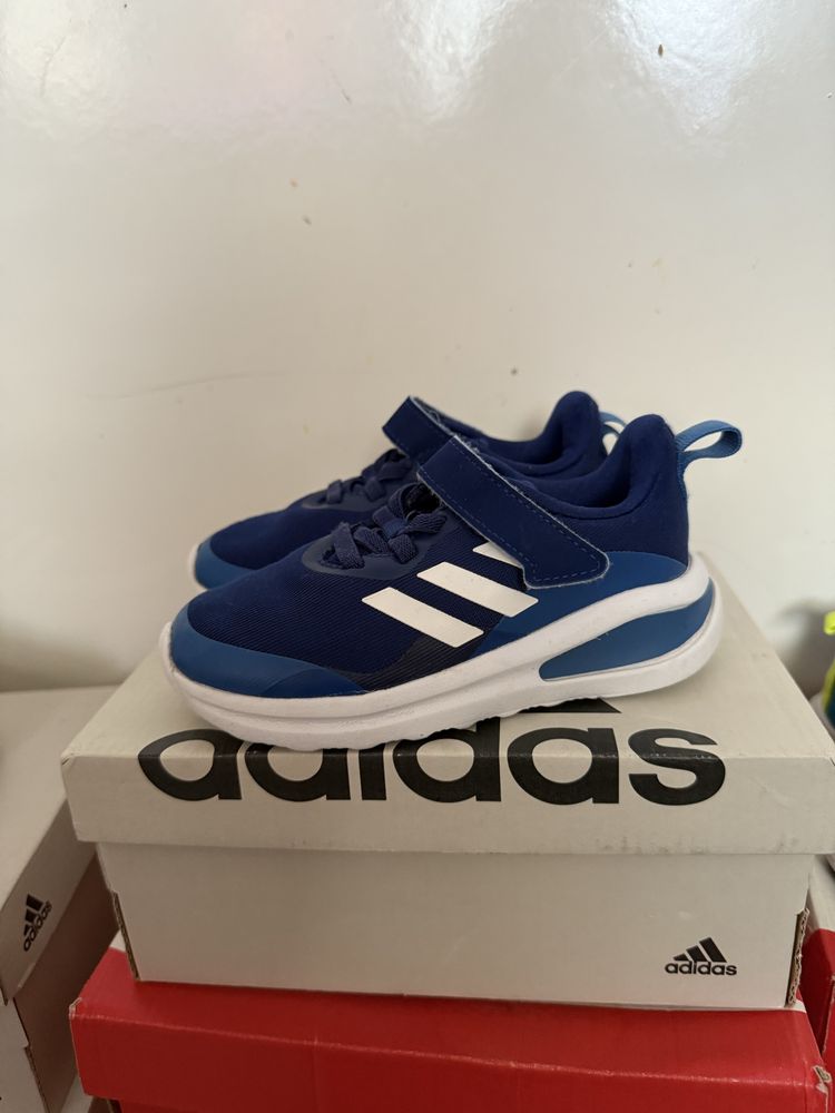 Маратонки nike,adidas