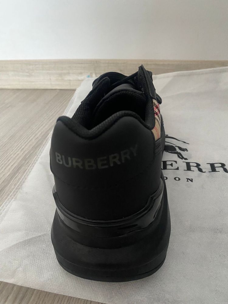 Adidasi Burberry Calitate premium