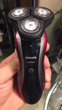 Vand sau schimb aparat de barbierit Philips made in Olanda