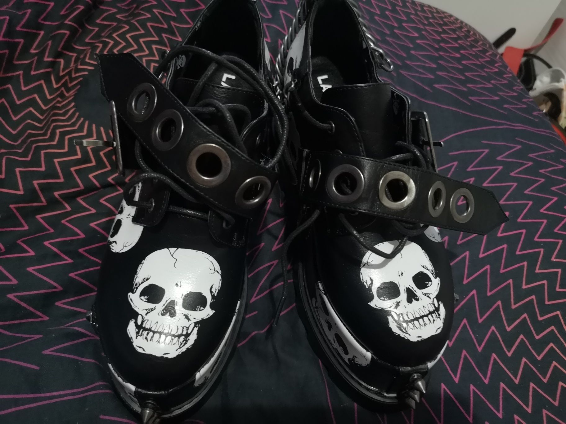 Pantofi grunge punk