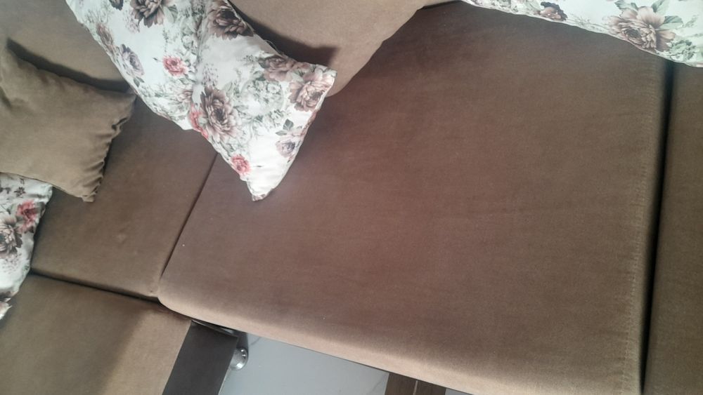 Mobila de living +masa+perne