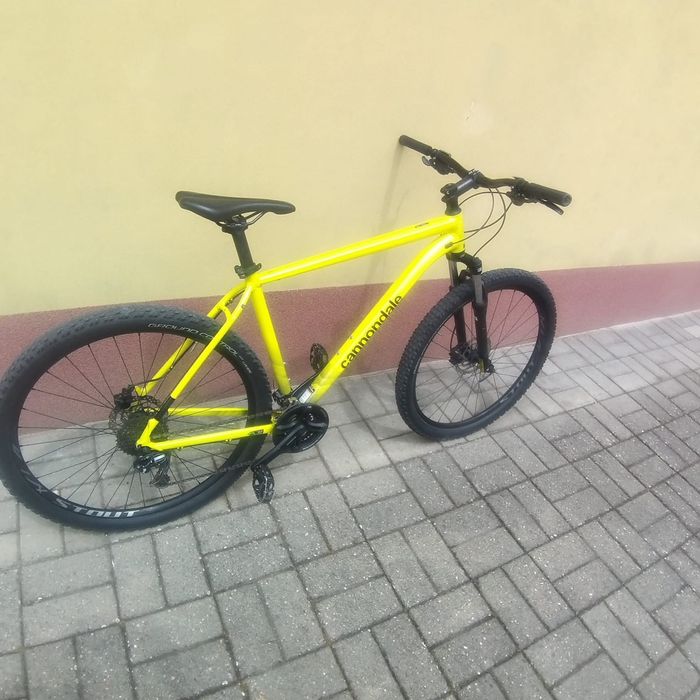 Vând bicicletă Cannondale 29