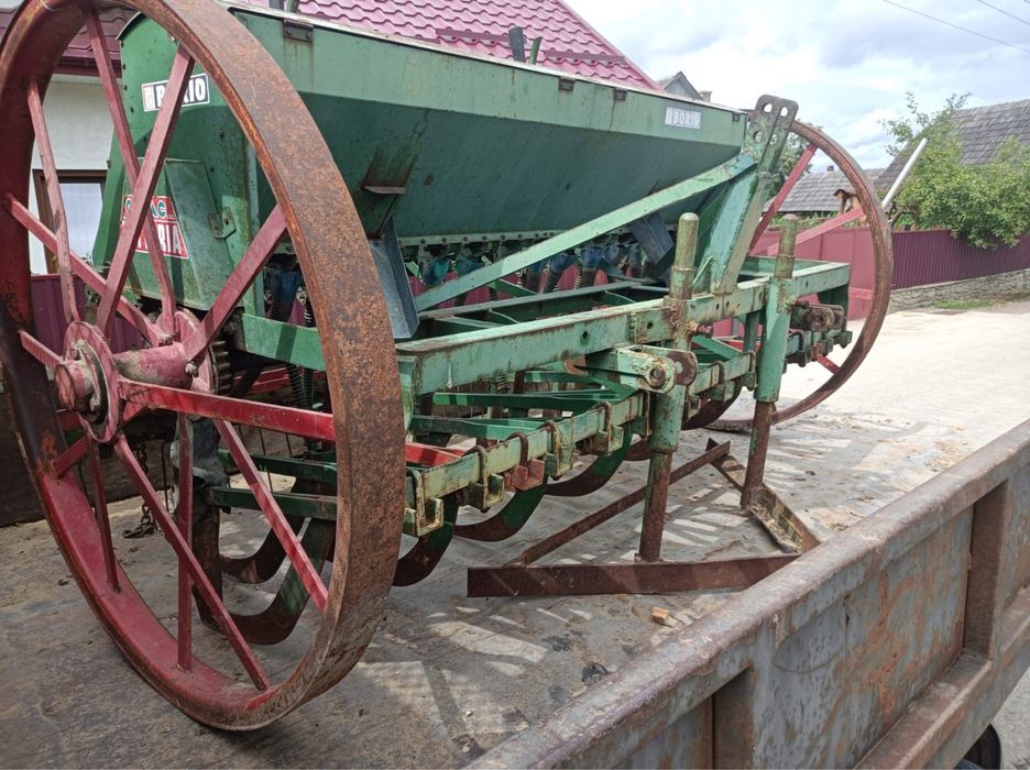 Vând semănătoare mecanică Gima Italia