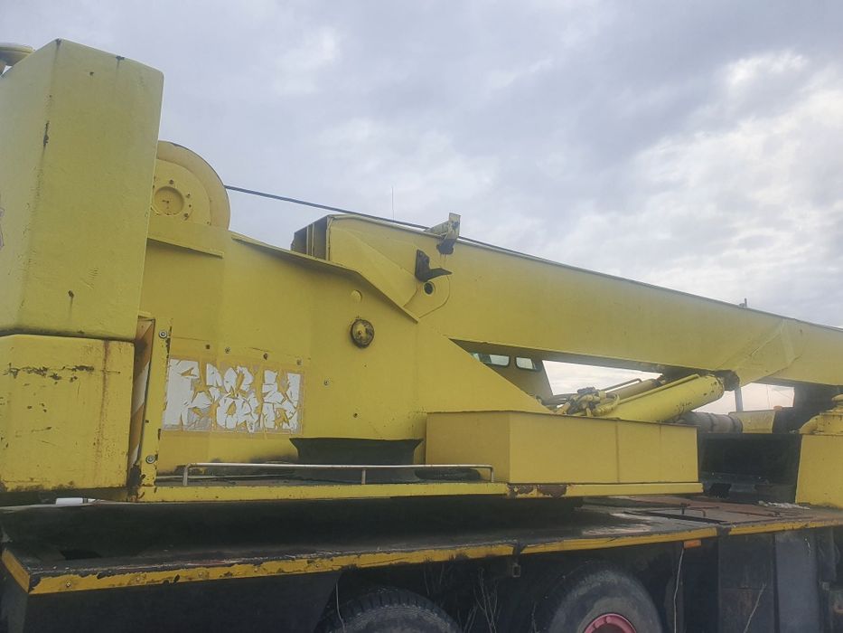 Automacara  6x8  marca  ph  in stare de functionare . Ridica 45 t