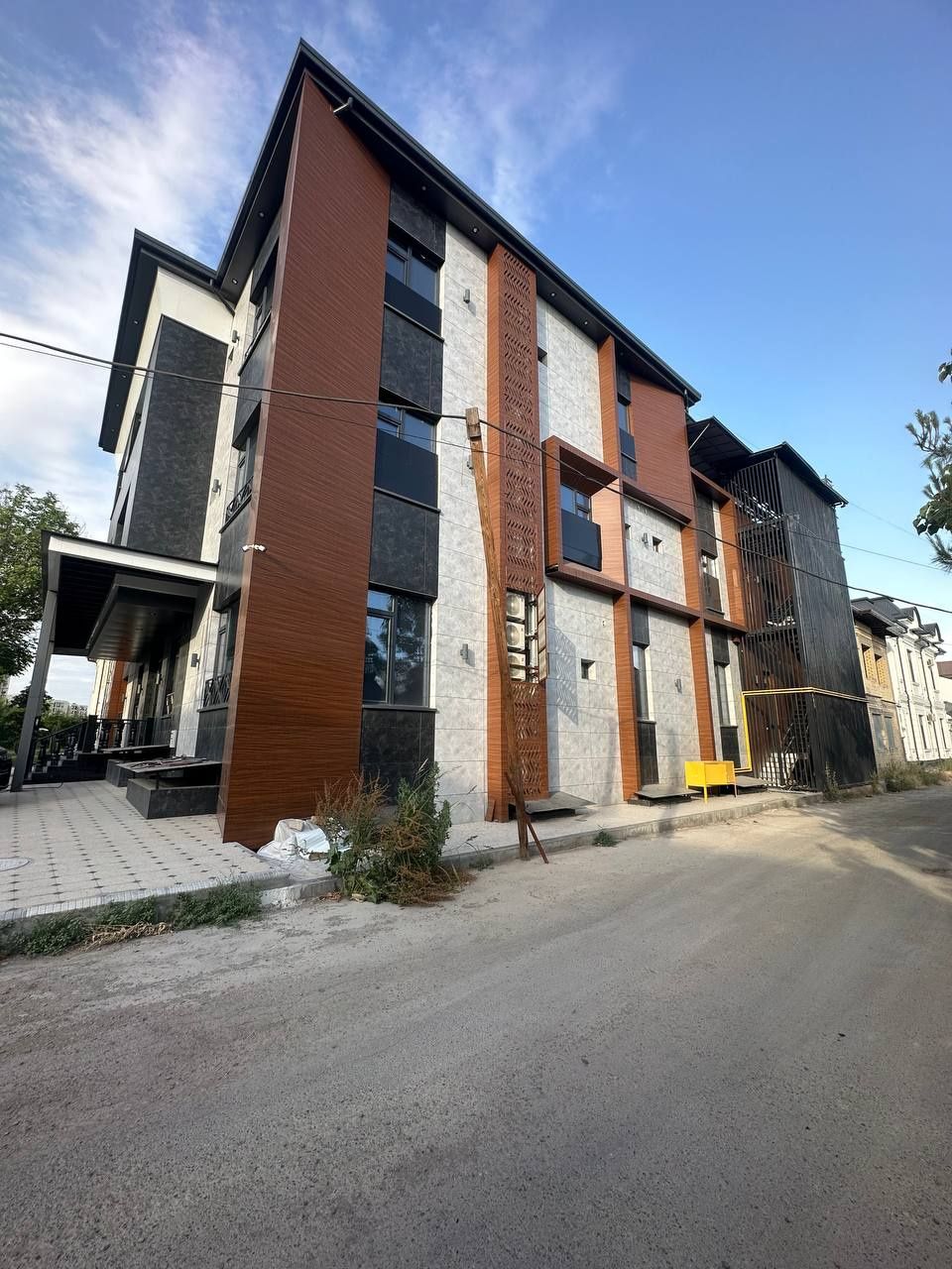 Продается Здание Гостиница,2150 КВ Юнусабад