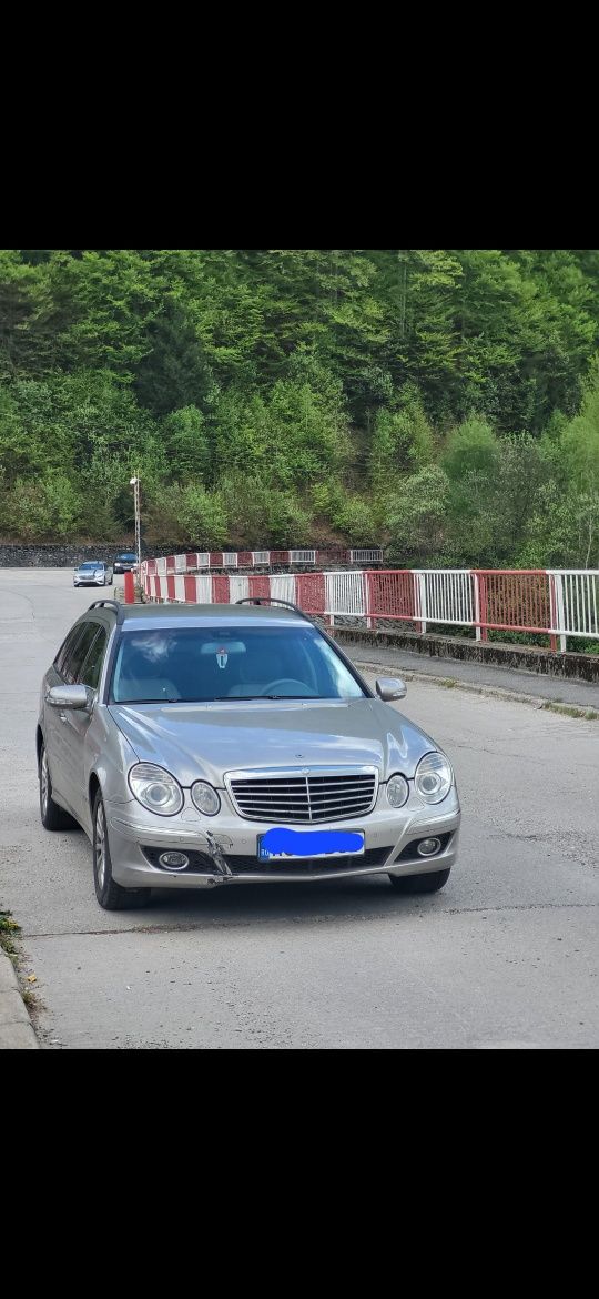 Vând mercedes e-class