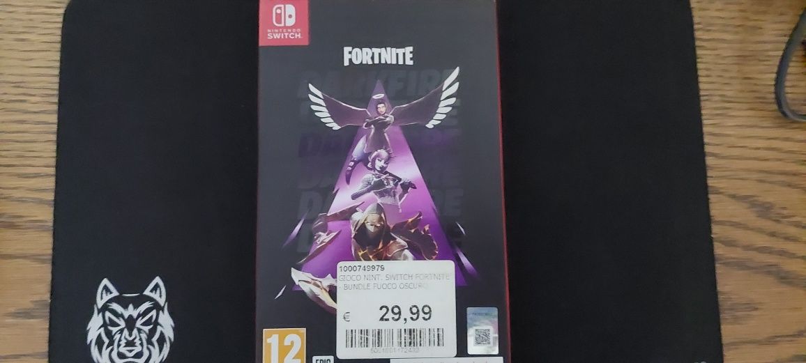 Vând consola nintendo switch + joc fortnite