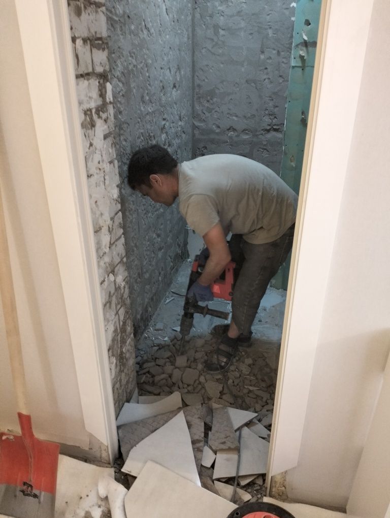 Демонтаж стен, перегородок и кафеля, уборка вывоз мусора