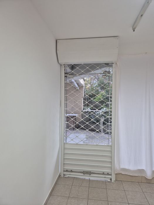 Продавам ролетна врата, оплетка