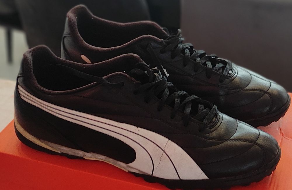 Pantofi de fotbal