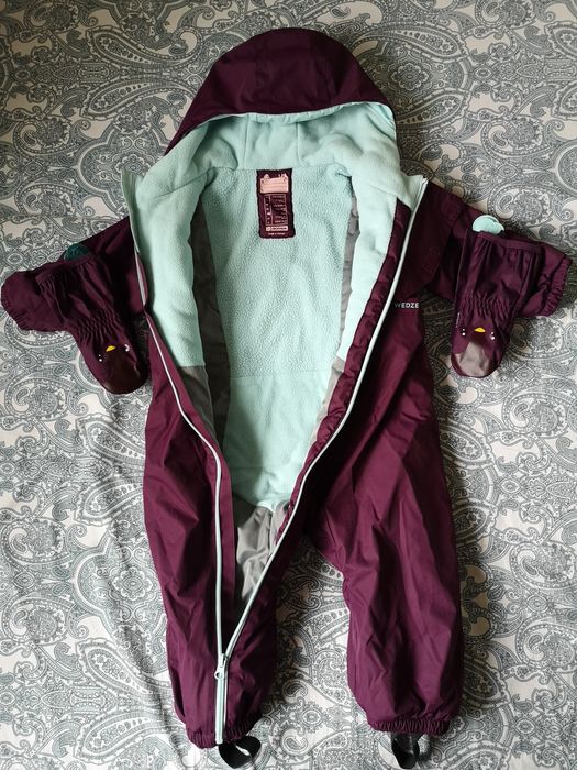 Salopeta/combinezon cu accesorii, mărime 24 luni,