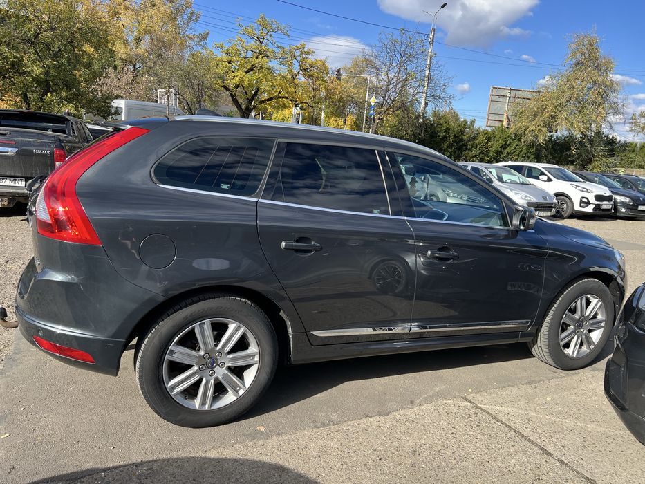 Volvo XC60 2016 • Automat • Momentum • Distribuție făcută • Piele