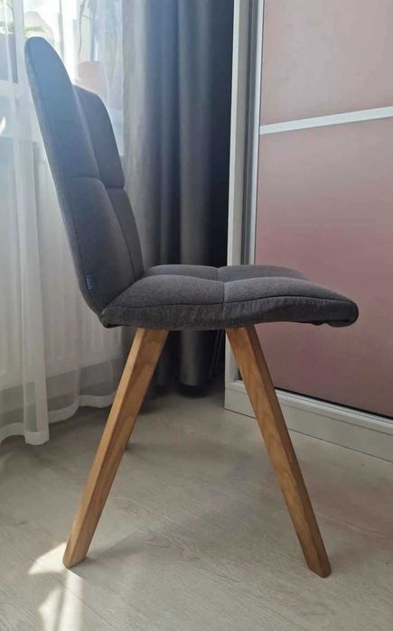 Scaun gri modern tapițat, confortabil, în stare excelentă