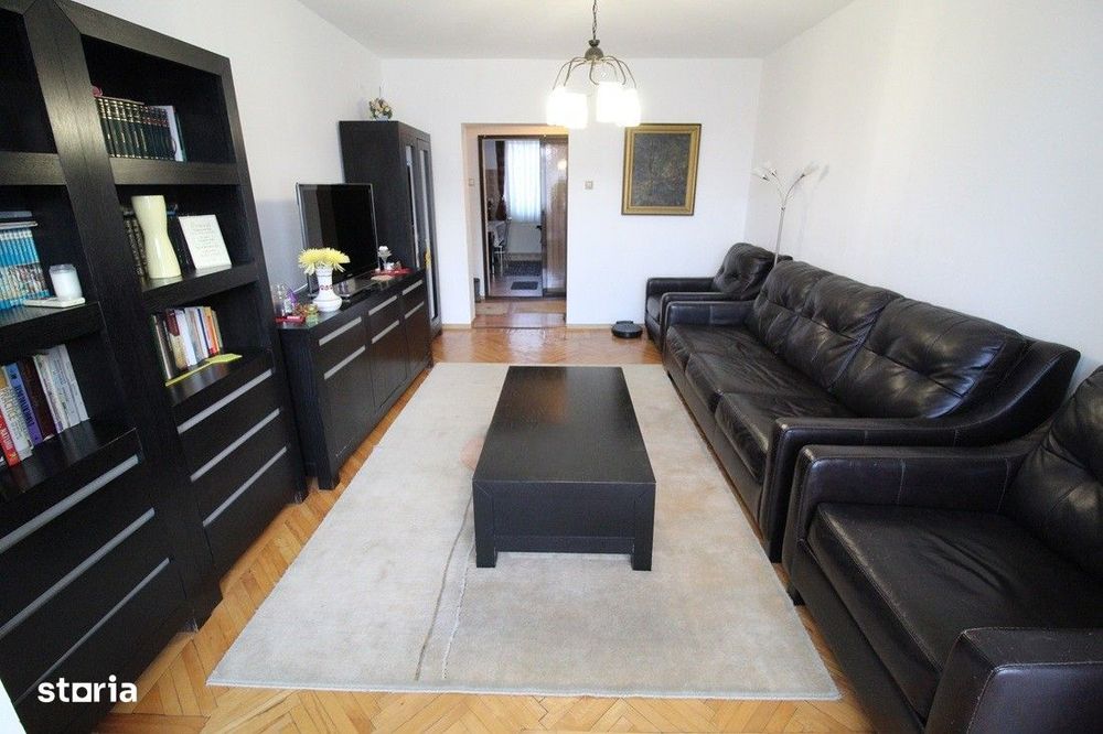 Vând apartament 3 camere în Hunedoara, zona OM-Str.Marțișorului, et.2