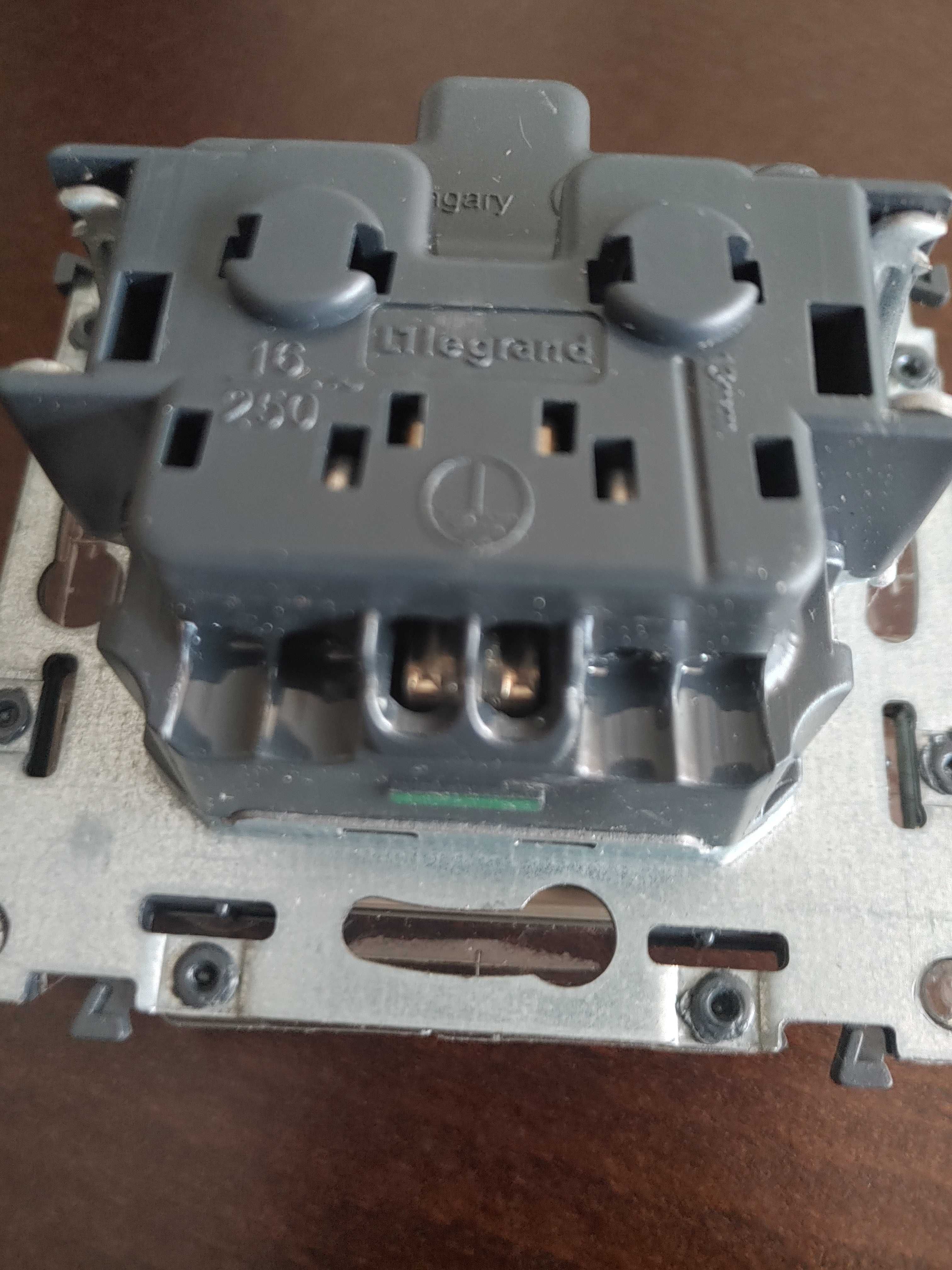 Продавам нови Шуко Контакти, TV и RJ45 розетки Legrang Valena life