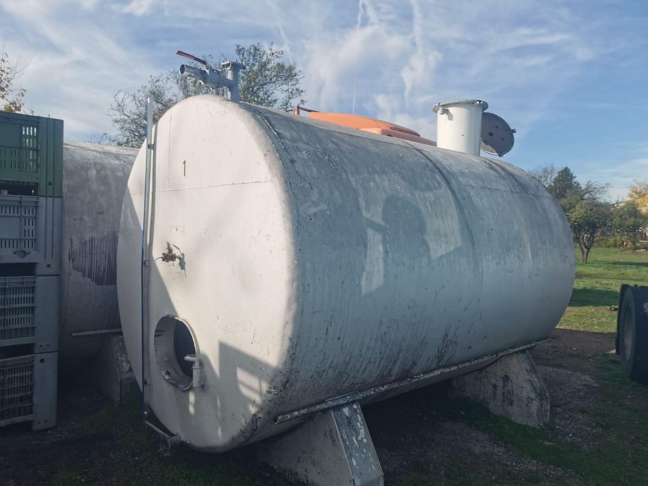 Супрени съдове 
2 бр по 10 кубика 
Цена на брой 6000 лв