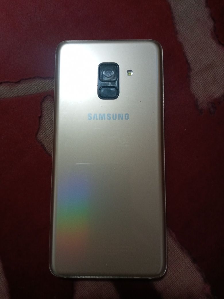Samsung a8 2018 в отличном состоянии