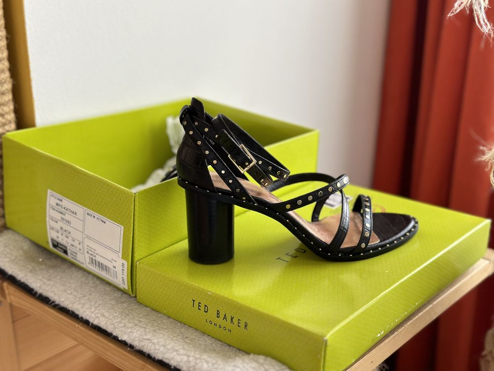 Обувки Ted Baker 38