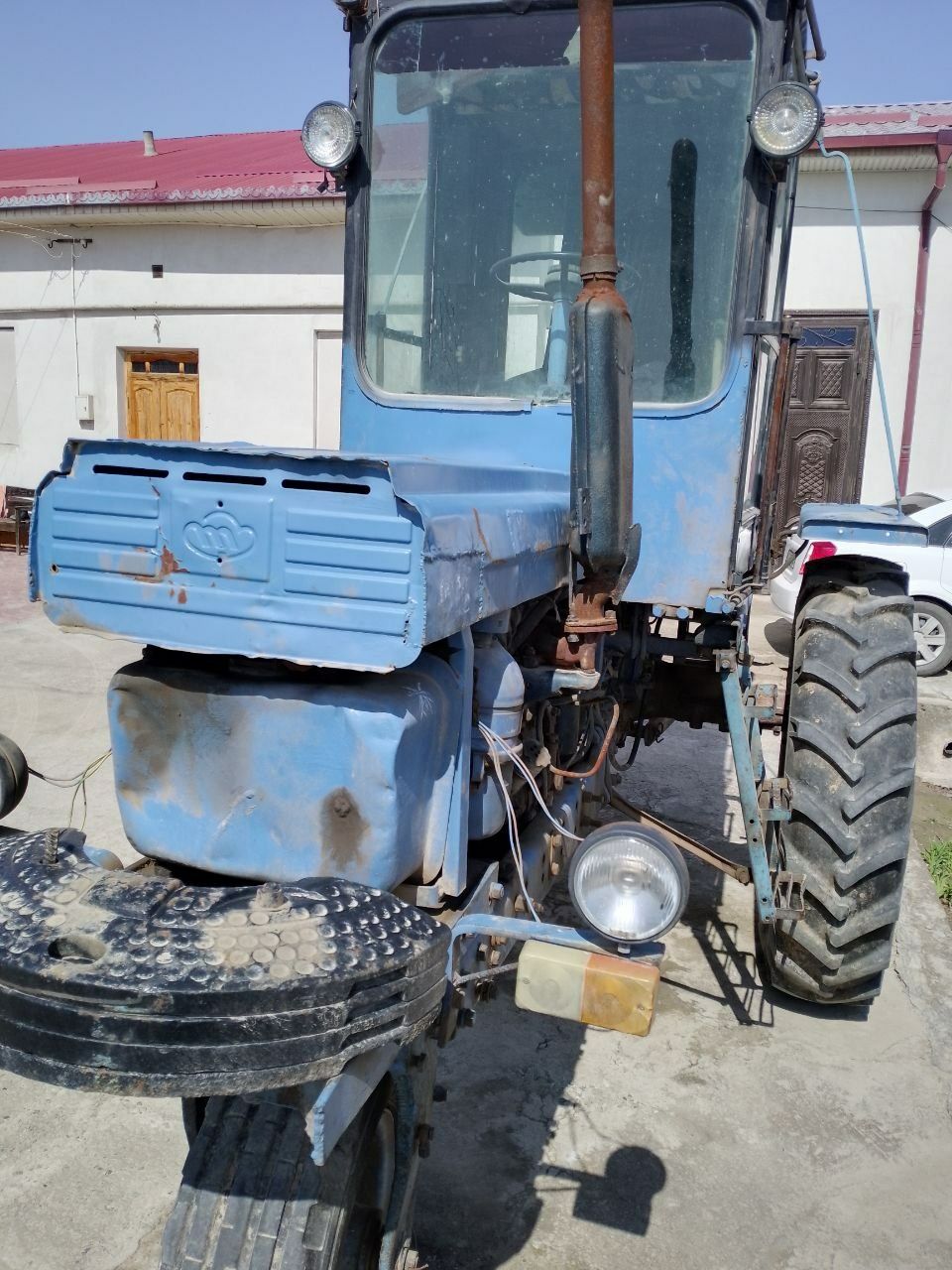 Т 28 трактор сотилади