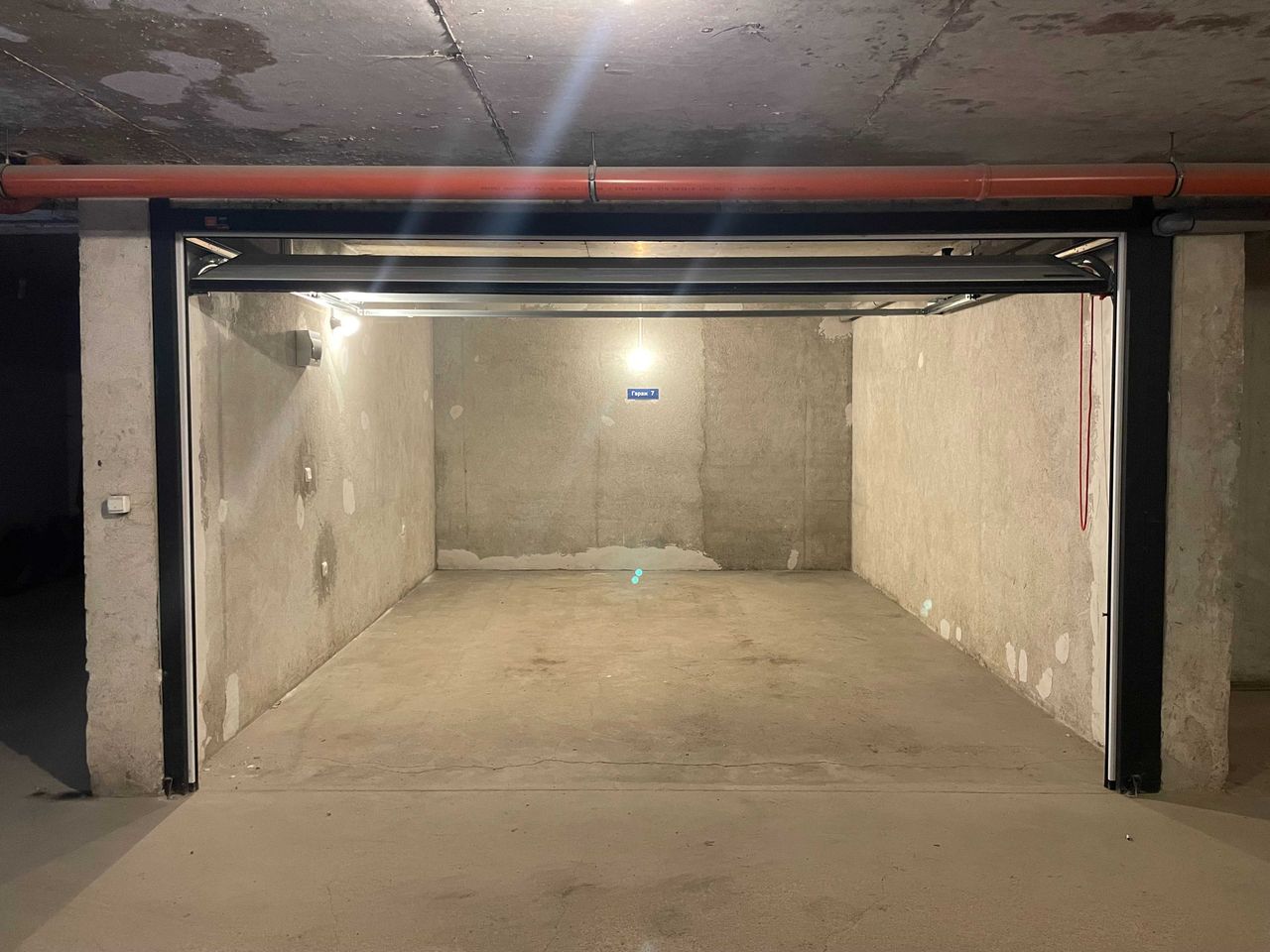 Дава се под наем Гараж / Паркомясто в София, Полигона - 23 кв.м за 153 € - Снимка #1