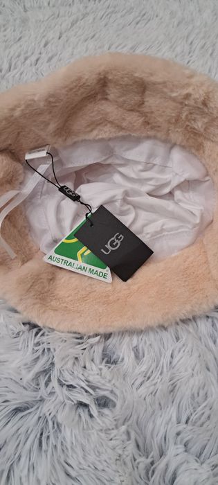 UGG дамска шапка в два цвята НОВА