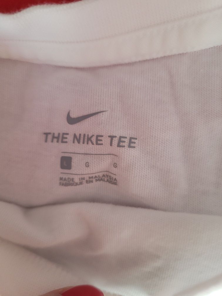Nike дамска тениска оригинални Л