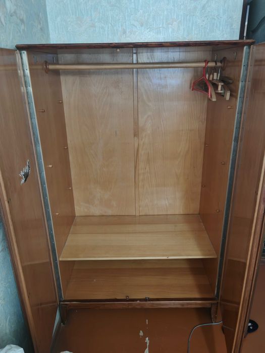 Продается советский шкаф