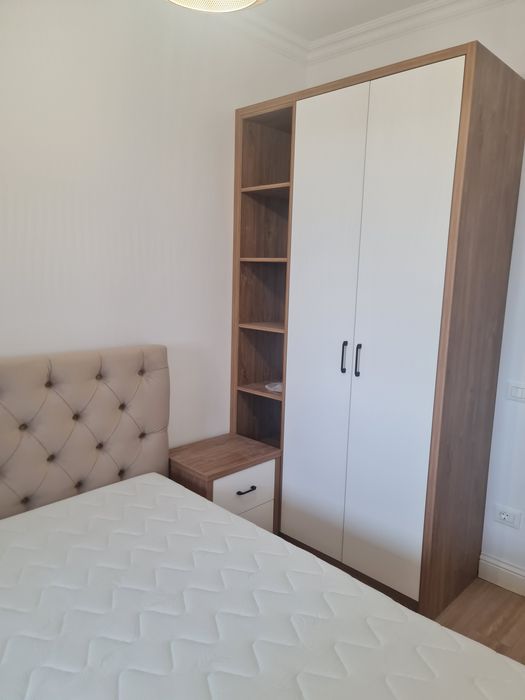 Închiriez apartament cu trei camere în bloc nou mobilat și utilat