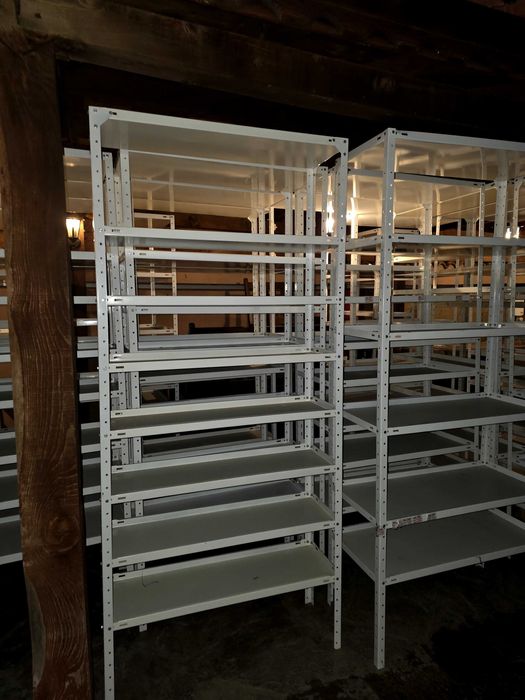 Метални стелажи и рафтове и мрежи