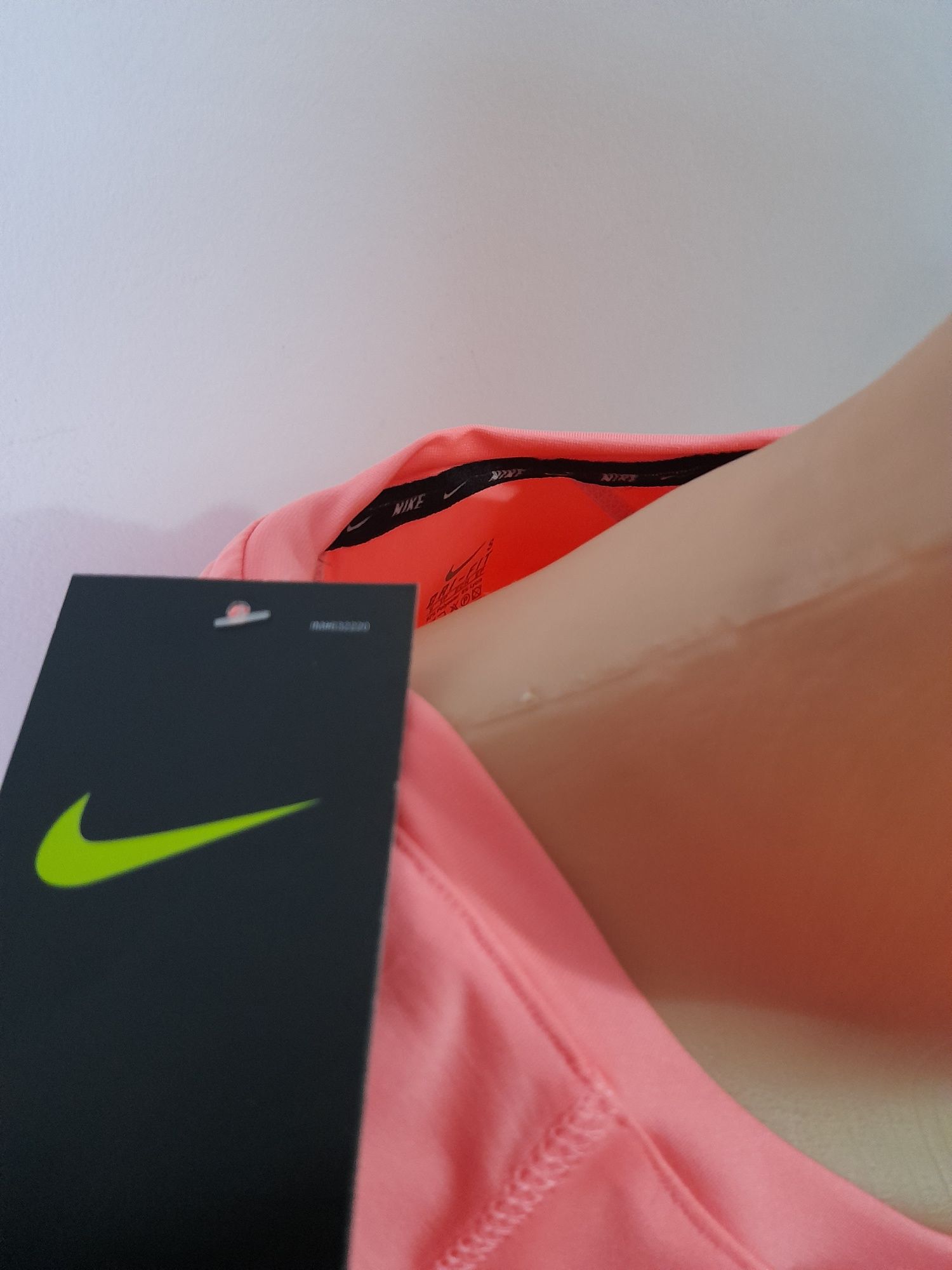 Tricouri dama Nike