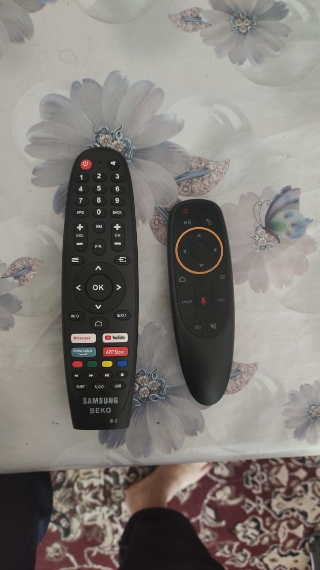 Samsung q90 SMART tv sotiladi, 43 dyum, ekranida chiziq bor