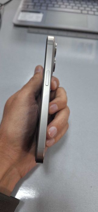 iPhone 15 Pro Natural Titanium