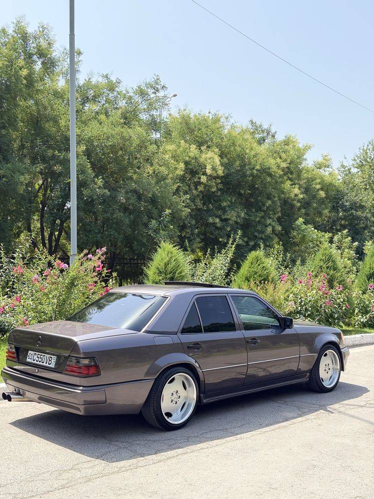 Мерседес Бенз W124 волчок 5.5 AMG матор сотилади