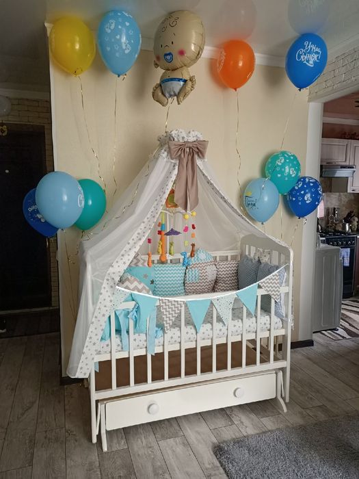 Балдахин, балдахинодержатель, комплект постельного белья.