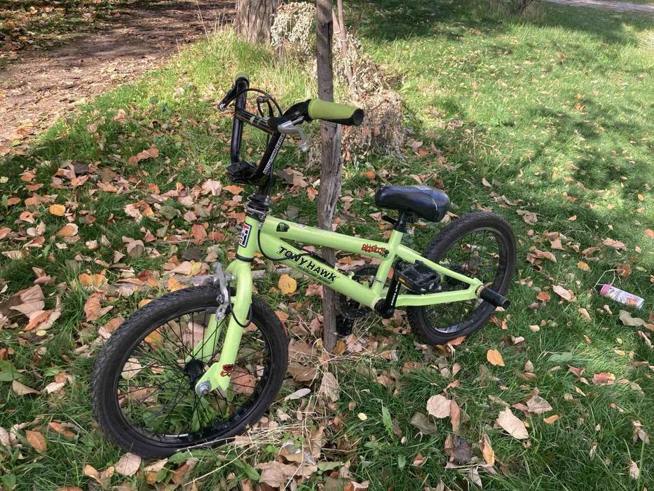 Детски bmx
Рамака:tony hawk attaboy
Пегове: tony hawk
Гуми: 16 цола
Сп