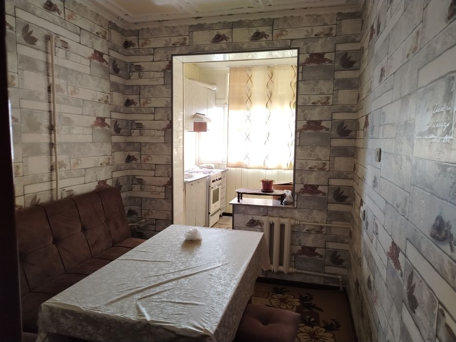 Навоий шахар Янги бозор қаршисидаги домлардан квартира сотилади