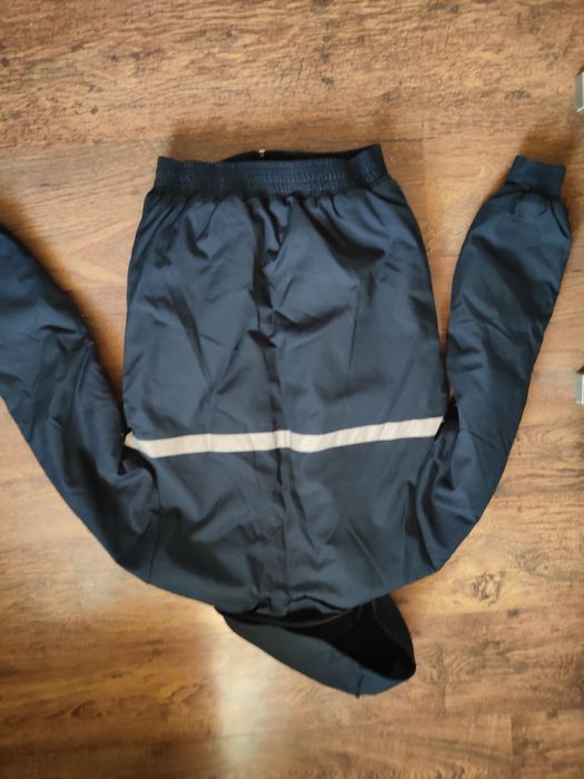 Тъмносиньо полицейско яке