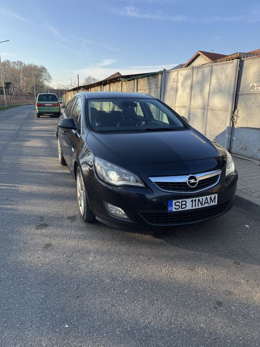 Vand sau schimb Opel astra j 1.7 cdti 2011