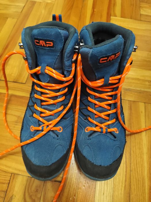 Продавам детски боти CMP номер 38
