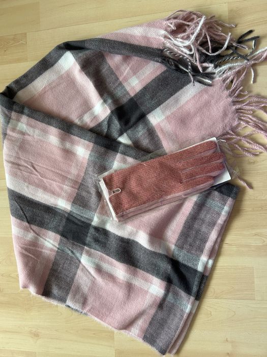 Шал и ръкавици