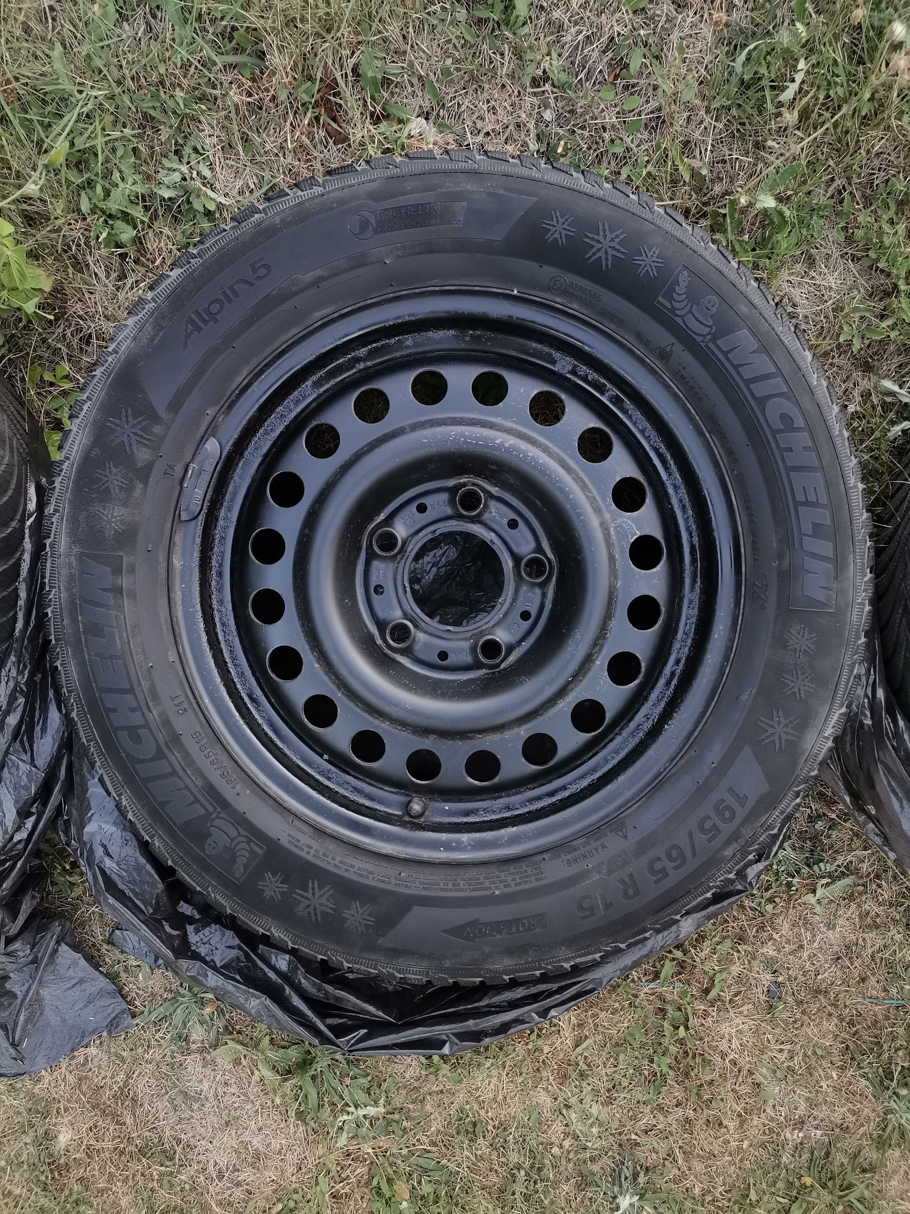 Комплект зимни гуми с джанти БМВ 195/65/15 Michelin Alpin 5