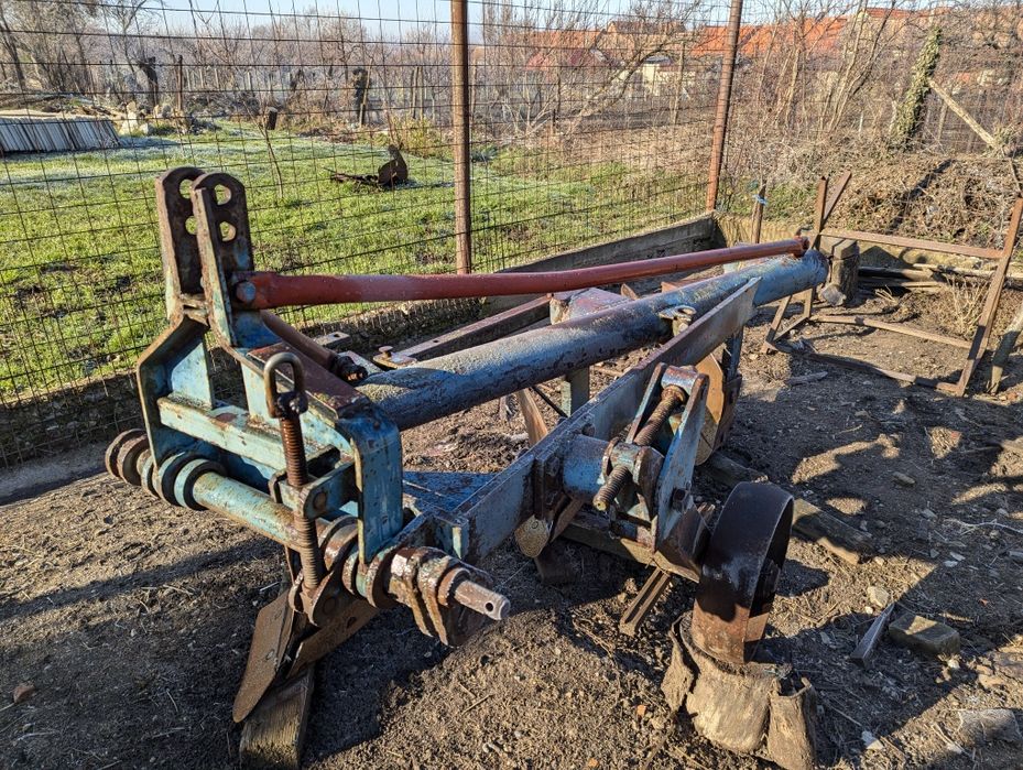 Plug agricol pe teava PP4  (tractor) in stare buna