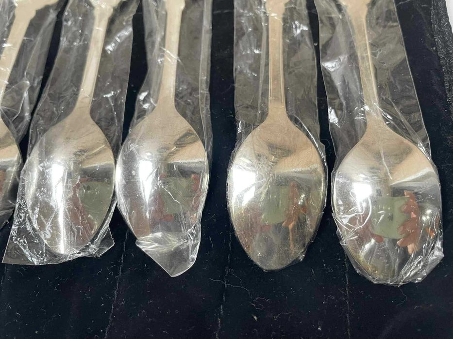 Красиви посребрени лъжички от Англия с порцелан