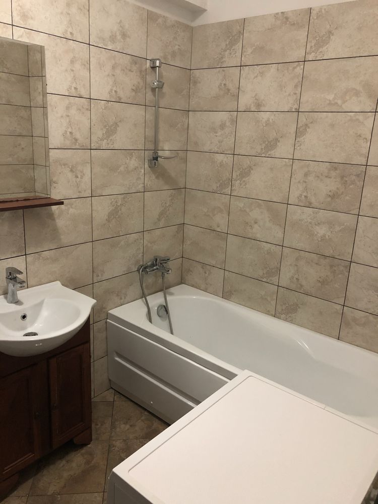Inchiriez apartament 2 camere Bd Moinesti