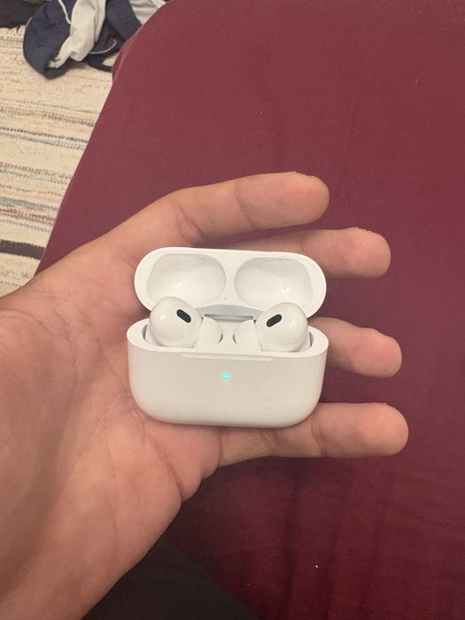 AirPods Pro 2 (2nd generation) folosite