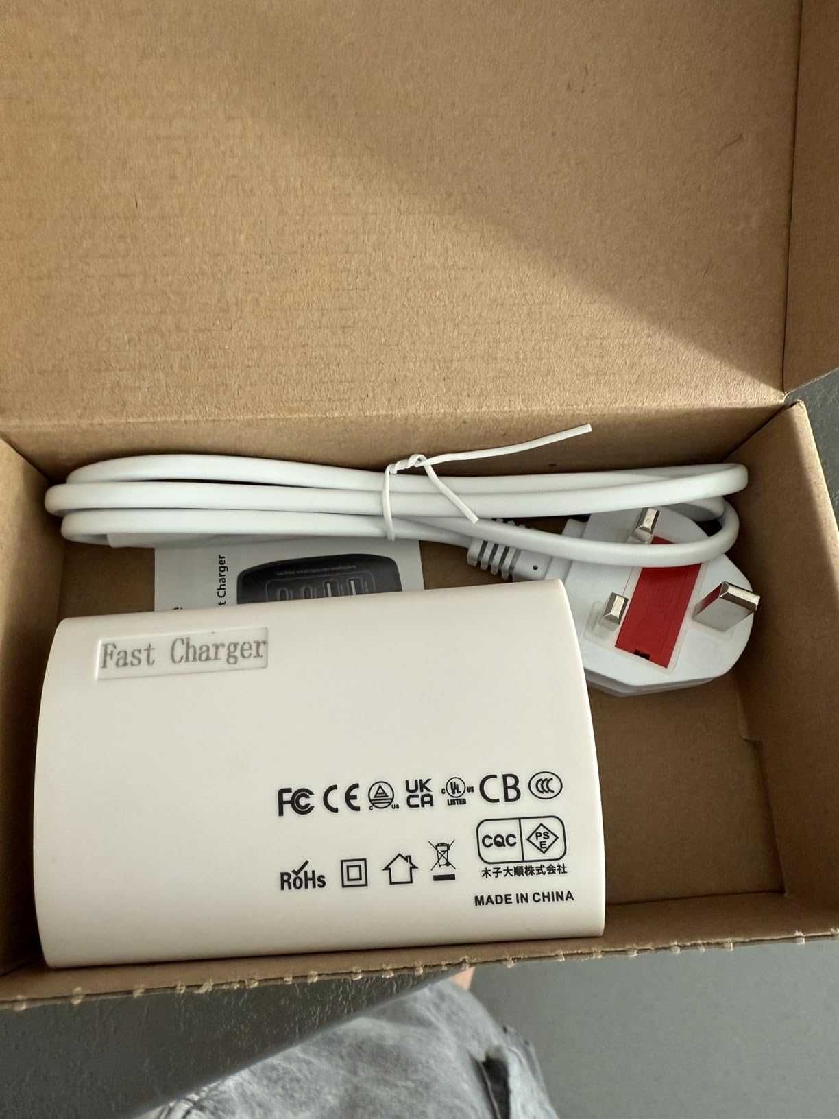 Настолно зарядно устройство 100W, 2 USB-C порта + 2 USB-A порта